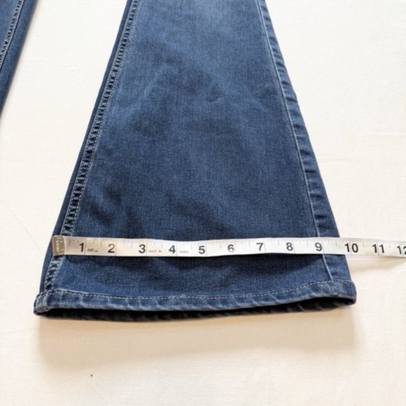 We The Free Size 25 Penny Pull-On Flare Blue Jeans Mid-Rise Bell Bottoms Boho - Picture 8 of 15